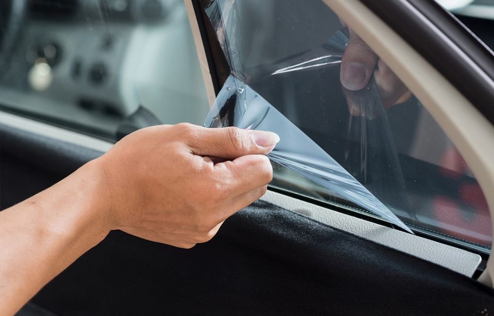 How Laminated Automotive Glass Contributes to Noise Reduction in Your Car?