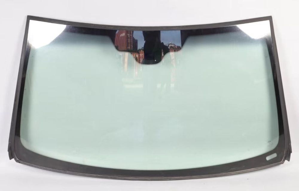 Top 10 Reasons Why Laminated Front Windshields Are Essential for Your Vehicle