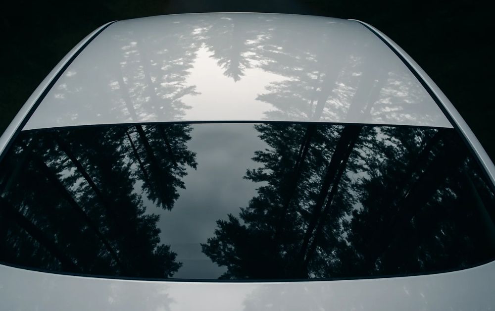 What Are the Risks of DIY Windshield Replacement and Why It’s Best to Hire Experts?